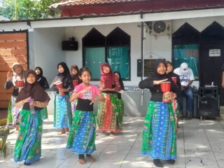 Menari